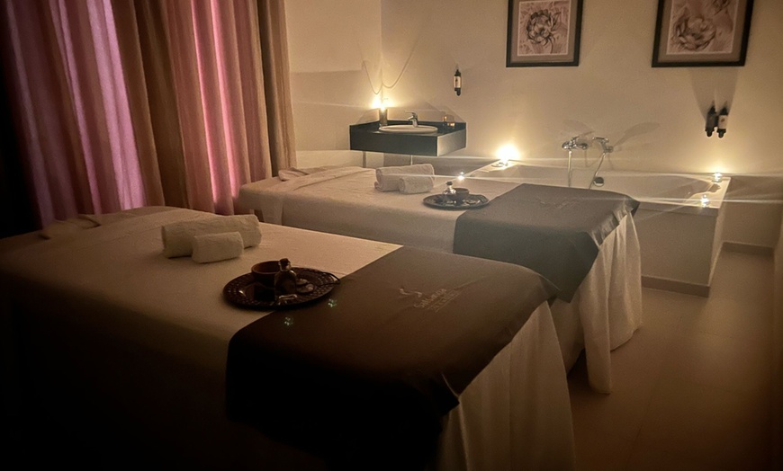 Image 13: Spa nocturno en pareja: acceso exclusivo y opción a vino o hidromasaje