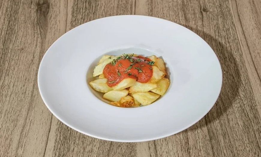 Image 3: Sabores únicos: menú completo para 2 o 4 con opción a botella de vino