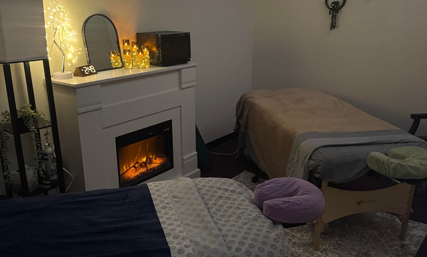 Image 4: Indulge in a 60 or 90-Minute Couple Massage By Licensed Therapists 