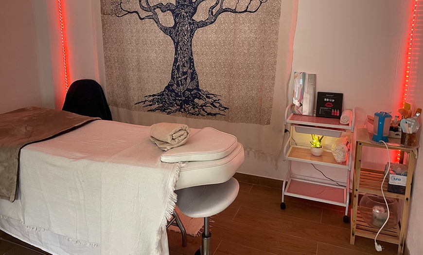 Image 2: Masaje relajante clásico de 30 o 60 minutos para 1 persona 