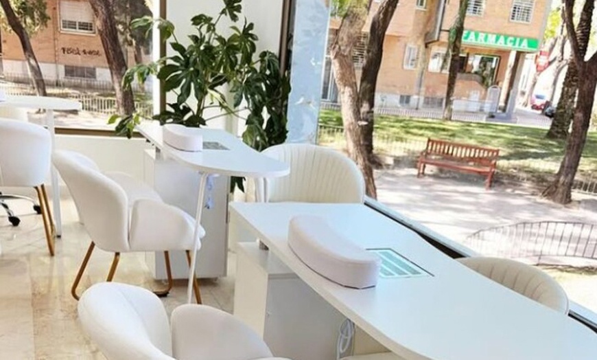 Image 1: Hasta 7 sesiones de depilación con láser SHR en una zona a elegir