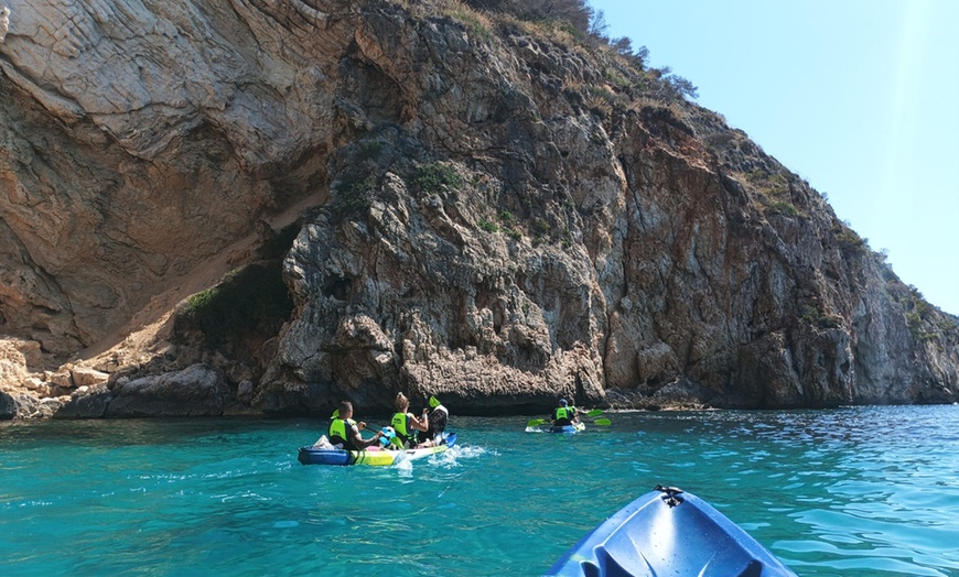 Image 5: Excursión guiada en kayak de 3 horas con temtempié para niño o adulto 