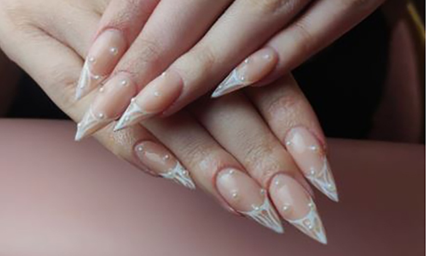 Image 10: 1 sesión de manicura, pedicura, ambas o uñas acrílicas para 1 persona