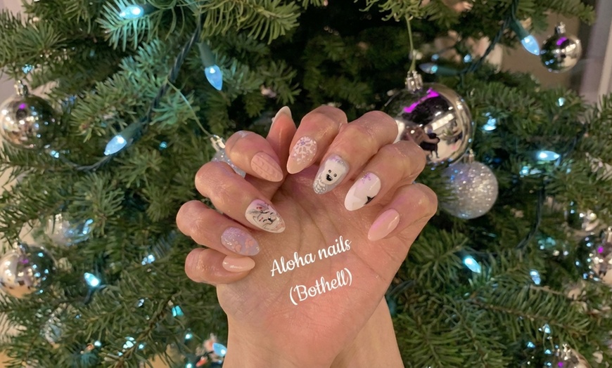 Image 3: Mani-Pedi or Deluxe Mani-Pedi for Durable Finish