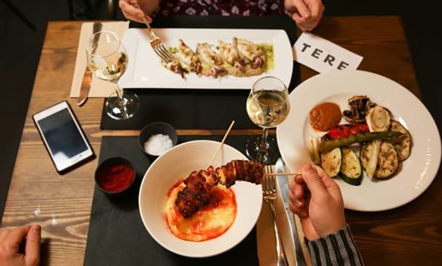 Image 8: Menú para 2 o 4 personas con opción a botella de vino
