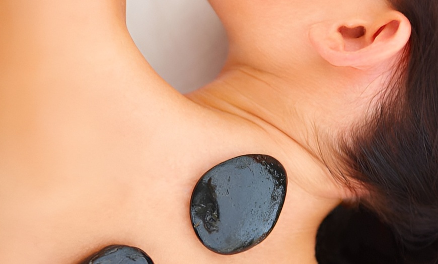 Image 4: Geef jezelf of een ander een moment van rust met een luxe massage