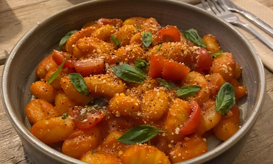 Image 4: 2,3, or 4 Mains/Sharing Plates + Beers/Wine/Cocktails: For 2, 3, or 4