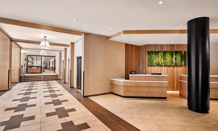 Image 6: Comfortable Budget Hotel Near LAX With Parking Included