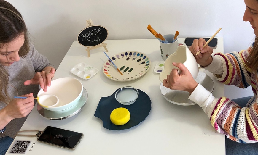 Image 2: Talleres de pintura en cerámica con opción a bebida para 1 o 2