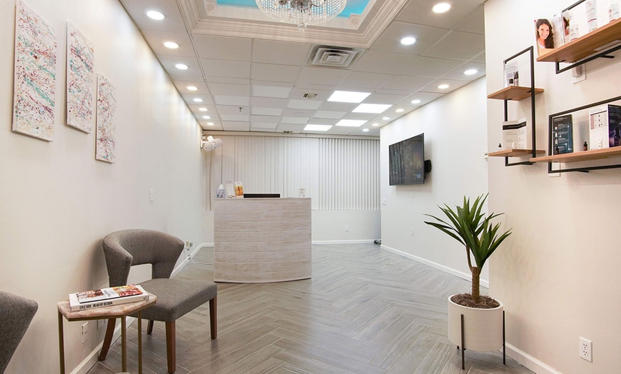 Image 3: Reveal Radiant Skin With HydraFacial, LED Light Therapy, & Perk Boost