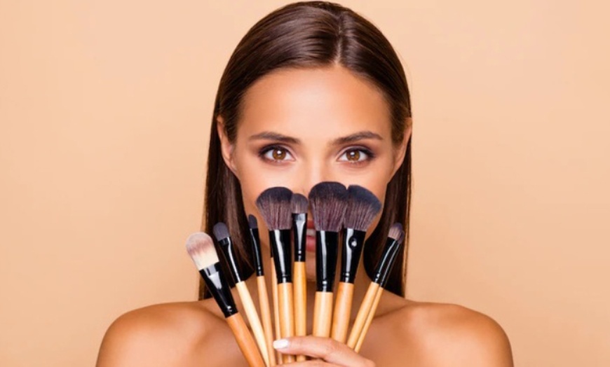 Image 1: So Beauté Paris : maquillage pour un look naturel ou un regard glamour