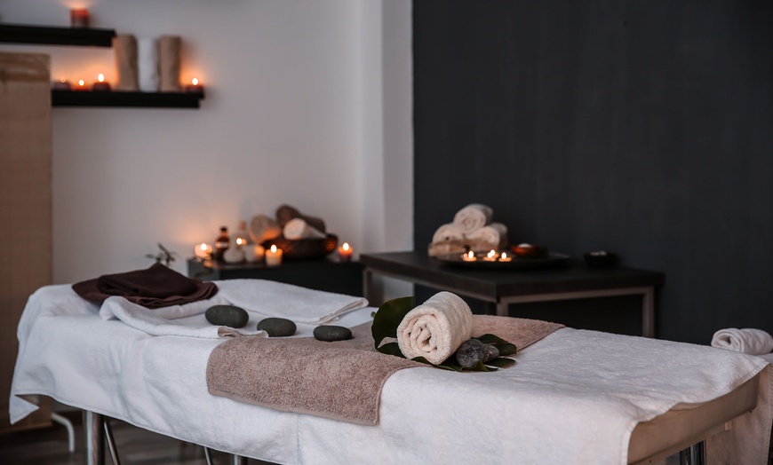 Image 2: One or Three 45 or 60-Min Aromatherapy Massage w/ or w/o Foot scrub 