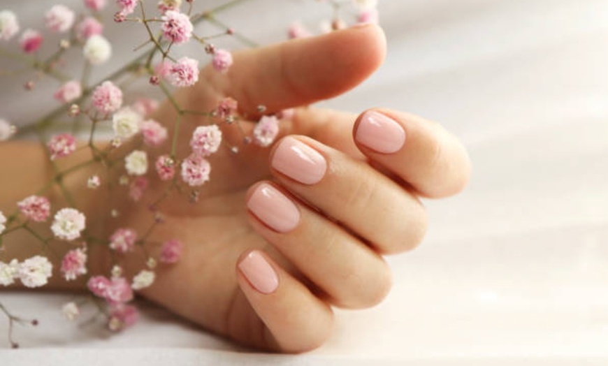 Image 13: Manicura, pedicura o ambas a elegir entre clásica o prémium para 1