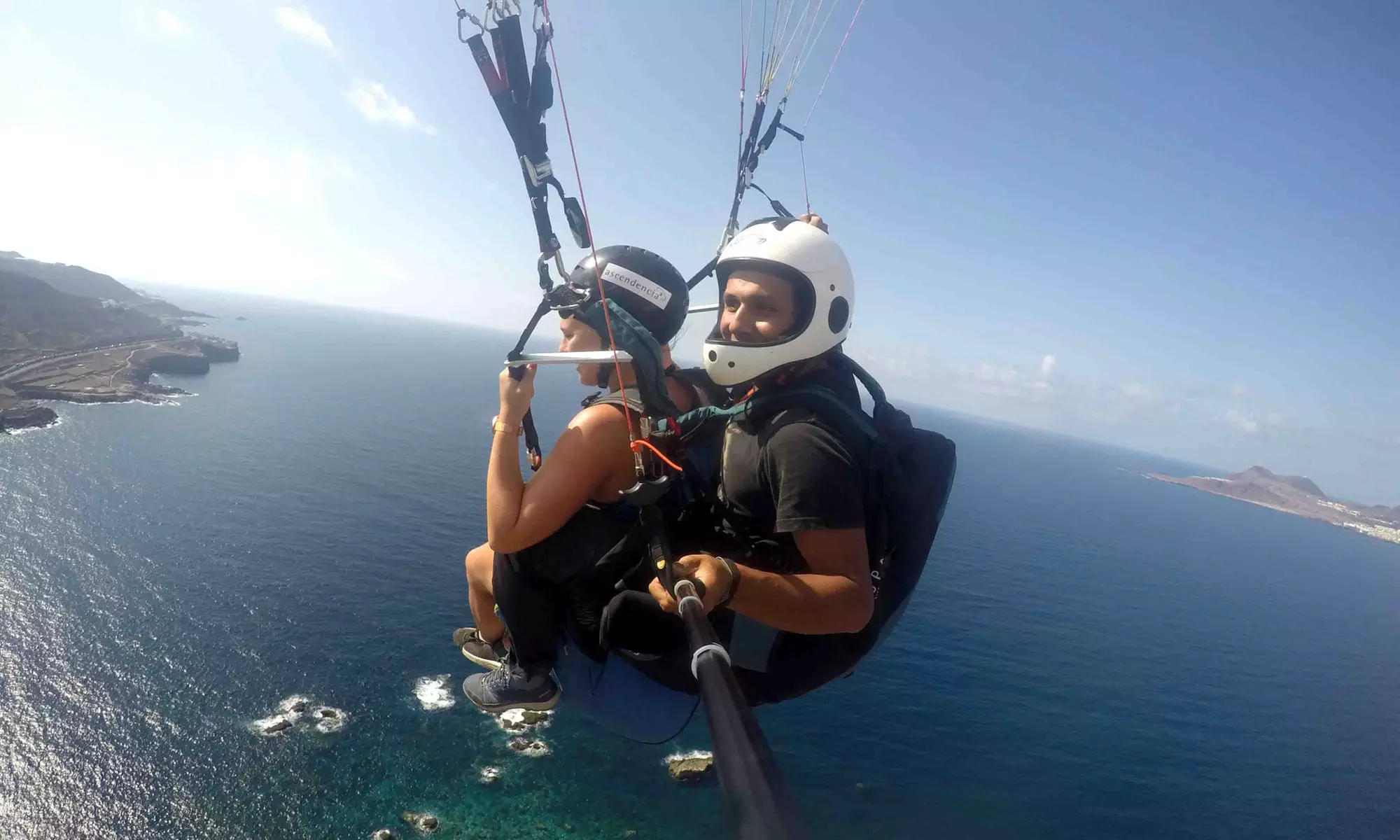 Roza las nubes: vuelo de iniciación al parapente con foto incluida