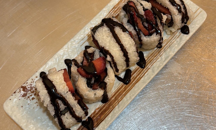 Image 6: Menú de sushi salado o dulce para 2 para el local o para recoger