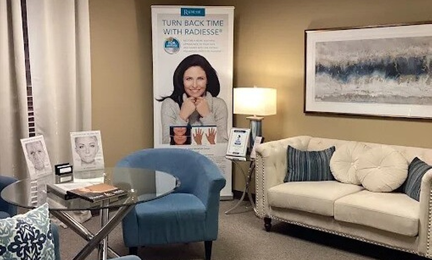Image 3: Achieve Youthful Glow: 20 or 40 Units of Xeomin