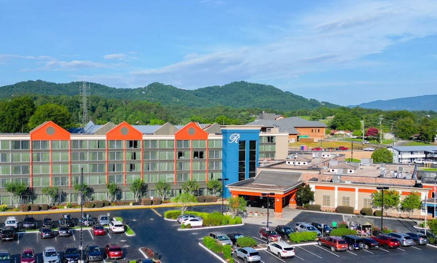 Image 20: Tennessee Hotel in the Smokies
