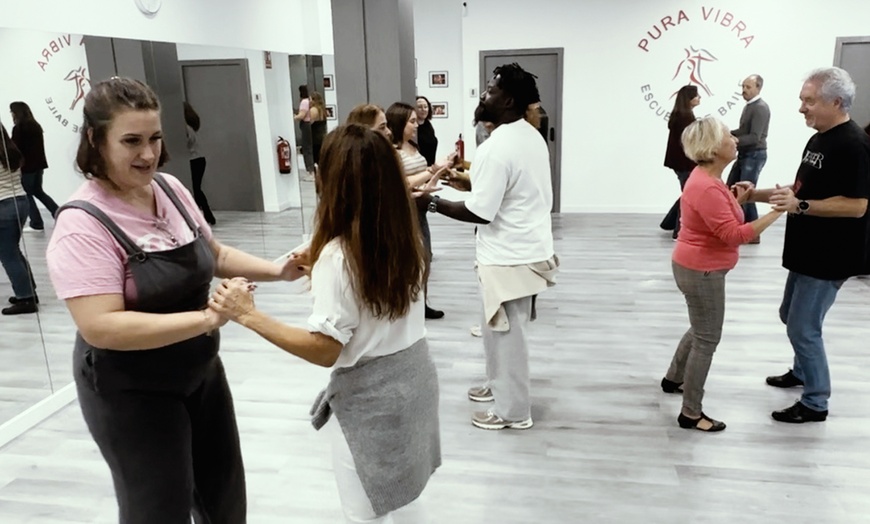 Image 4: Clases de bachata y salsa iniciación 