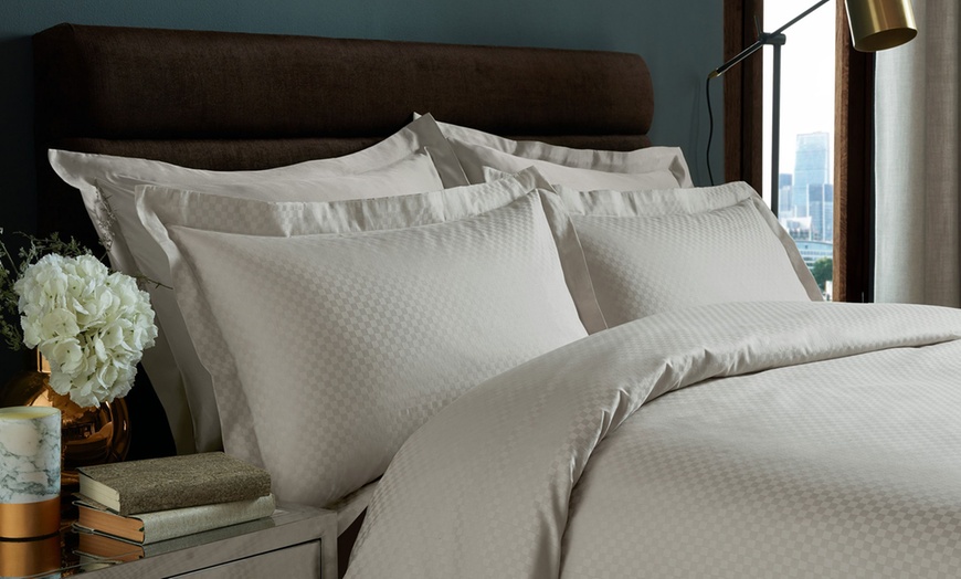 Image 9: 350 Thread Count Egyptian Cotton Bedding