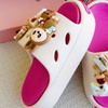Image 3: 1 of 2 paar slippers met op Labubu geïnspireerd ontwerp