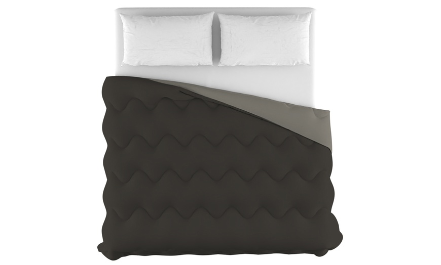 Image 6: Trapunta invernale bicolore Zoe Made in Italy