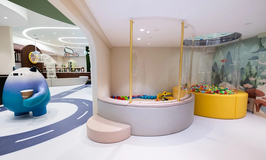 Image 2: Amigos Fun + Feast Deal - Entry Pass + Meal & Drink Combo