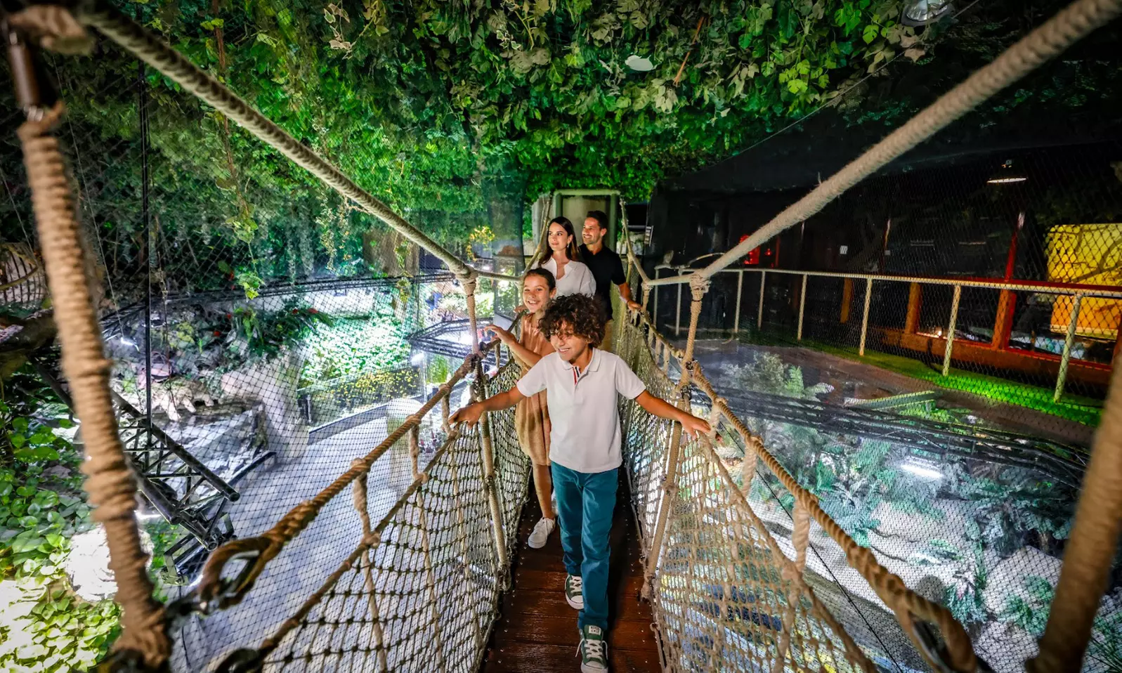 Entry for 1, 2 or 4 Adults to World’s Largest Suspended Aquarium