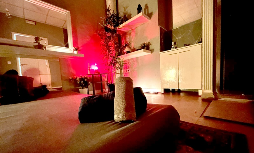 Image 2: 1 o 5 sesiones de masaje para 1 o 2: relajante, deep tissue y más 