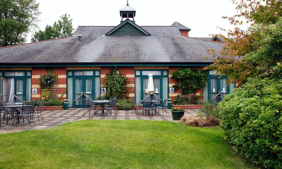 Wigan: One or Two Nights for Two with Breakfast, Early Check-In & Late Checkout at Wigan Oak Hotel - Primary Image