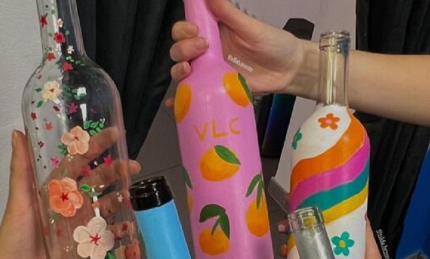 Image 10: Taller de pintura de 2 h con picoteo y vino ilimitado para 1 o 2 pax.