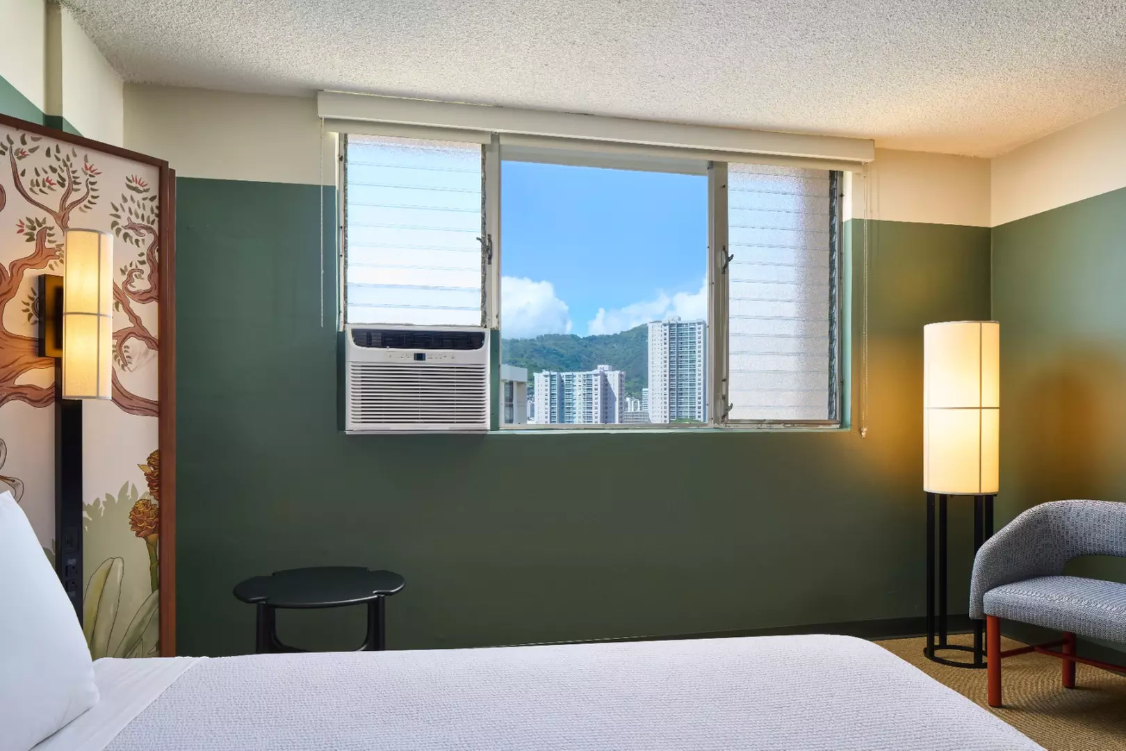 Pagoda Hotel: Family-Friendly & Affordable - Book Now!