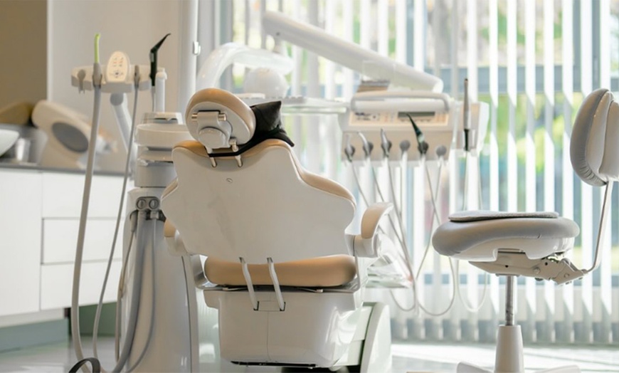 Image 2: Limpieza bucal con ultrasonidos y férula de descarga para bruxismo