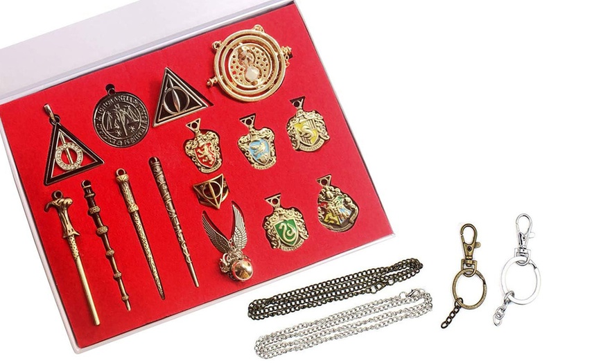 Image 3: Set di pendenti magici con design classico