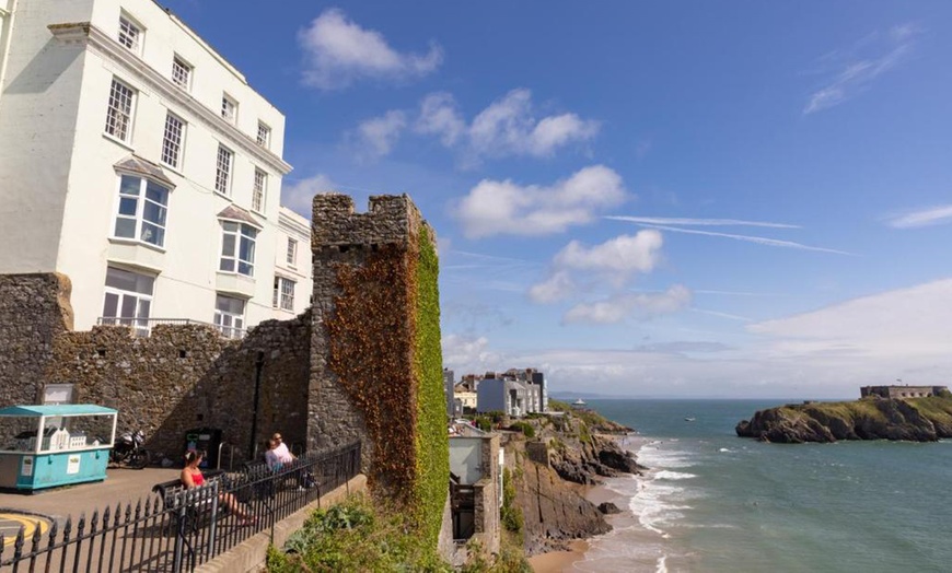 Image 6: Tenby: Double Room with Breakfast