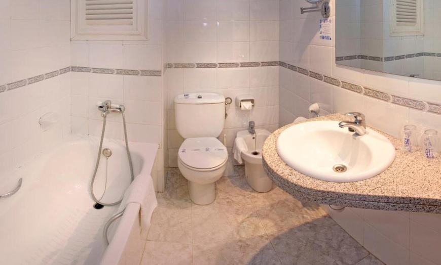 Image 3: Tossa de Mar : chambre double avec demi-pension