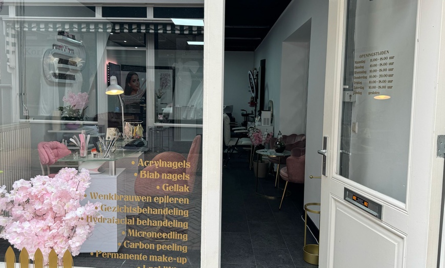 Image 2: Zachte, natuurlijke lipkleur met lipcontour permanente make-up