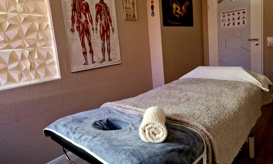 Image 2: 30 - 60 Min. Teilkörper- oder Ganzkörper-Faszienmassage für 1 Person