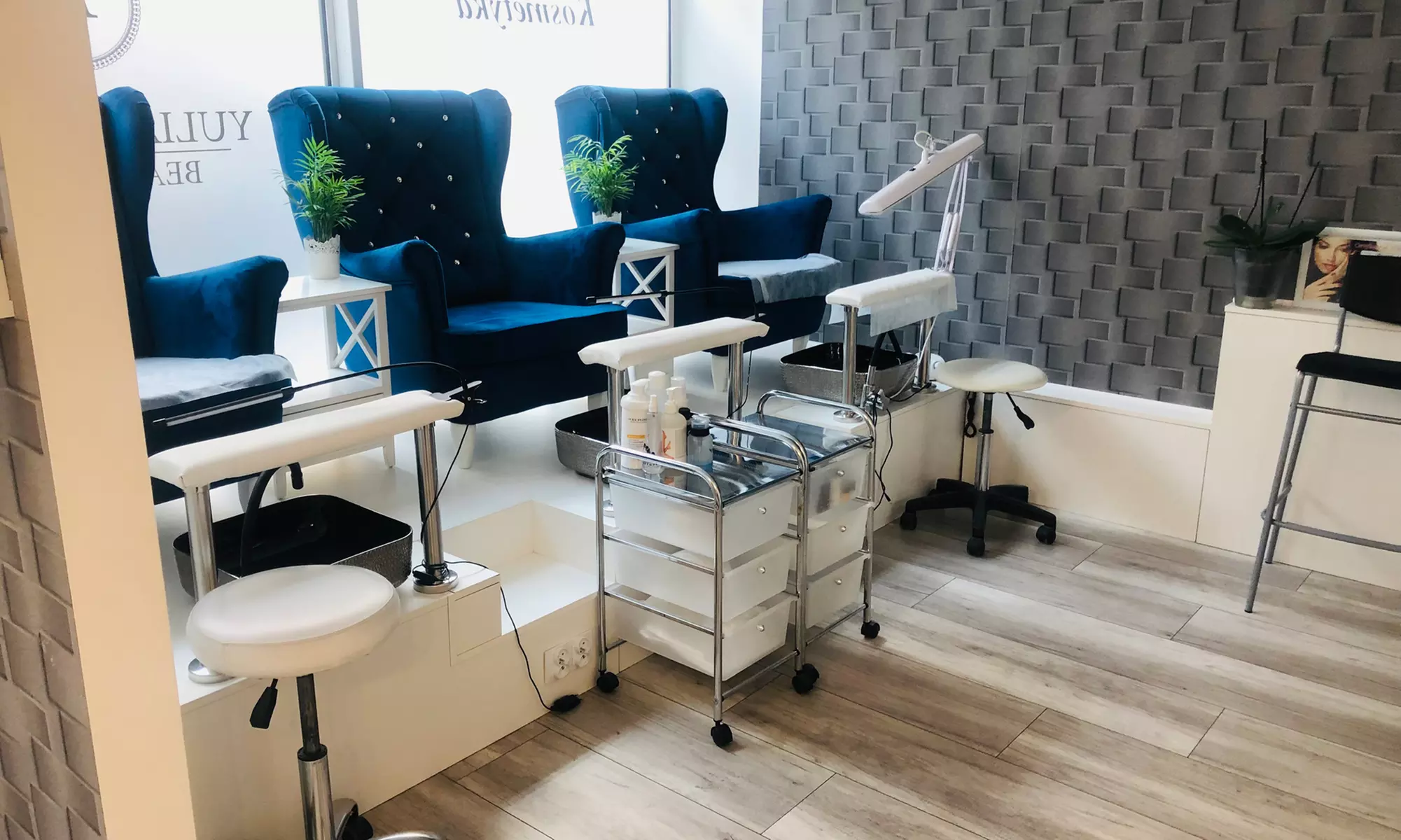 Wybrany masaż ciała z dobranym do potrzeb zabiegiem na twarz