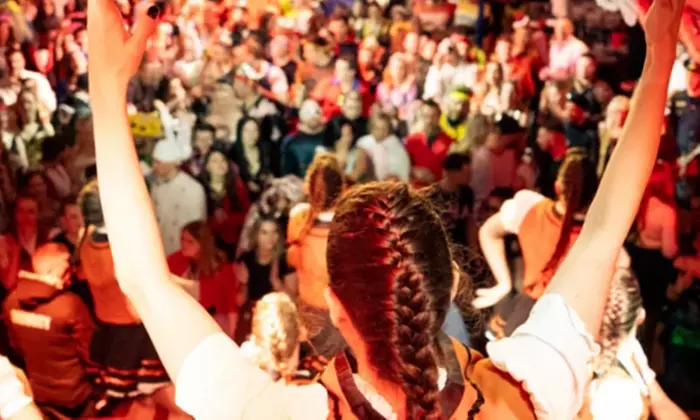Ticket für „Karneval om Rhing in Köln“ für 2 Personen im Jan. & Feb.