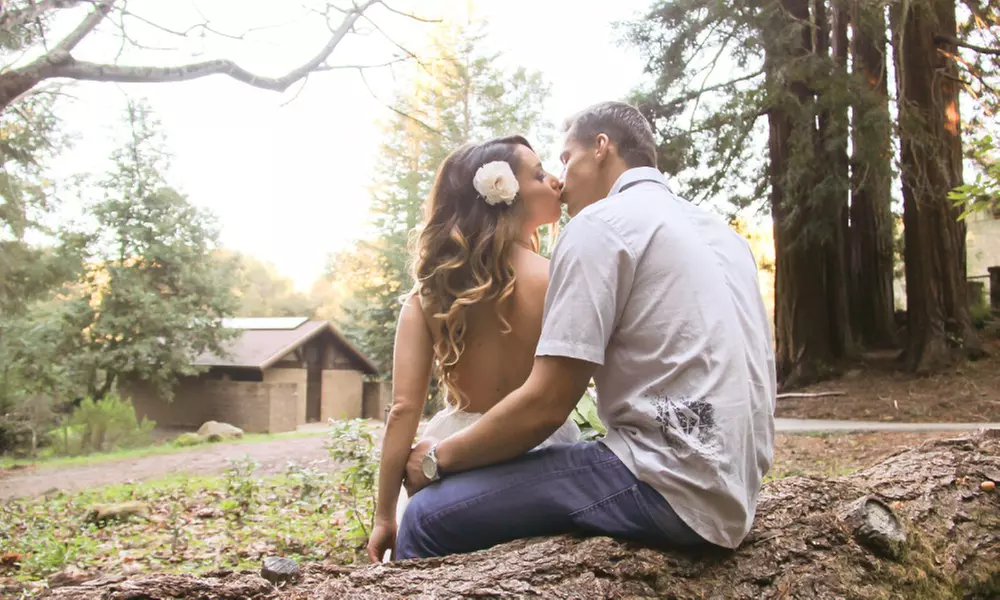 60-Min On-Location Couples Shoot w/ Proofs & 1 Digital or Flash Drive