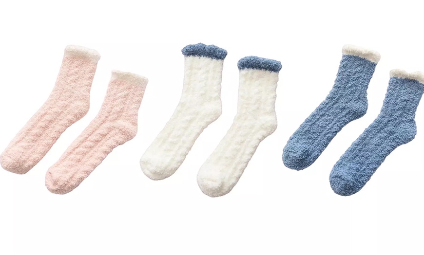 Image 4: Three-Packs of Women's Fluffy Socks 