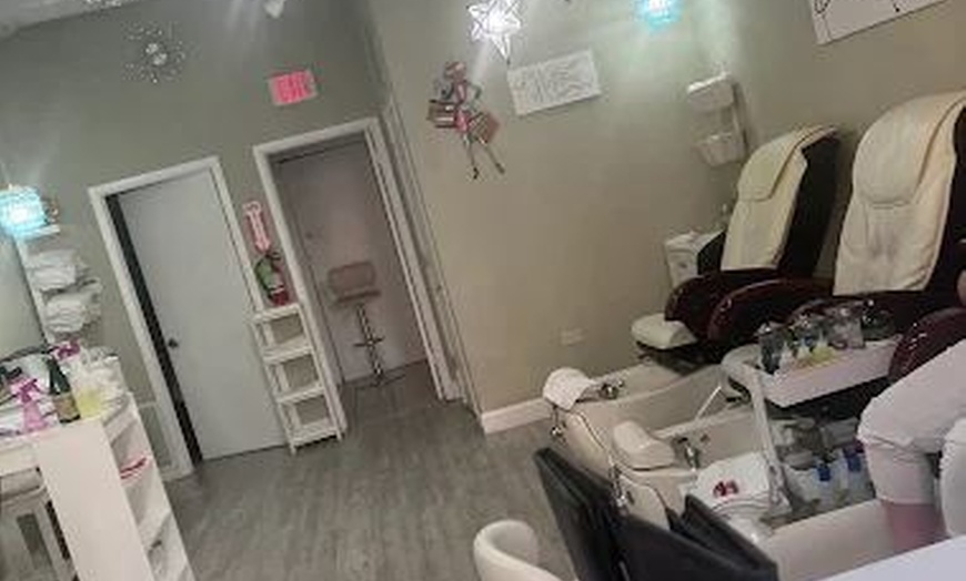 Image 3: Sparkle and Shine: One or Two No-Chip Manicures at Hollywood Nail Bar