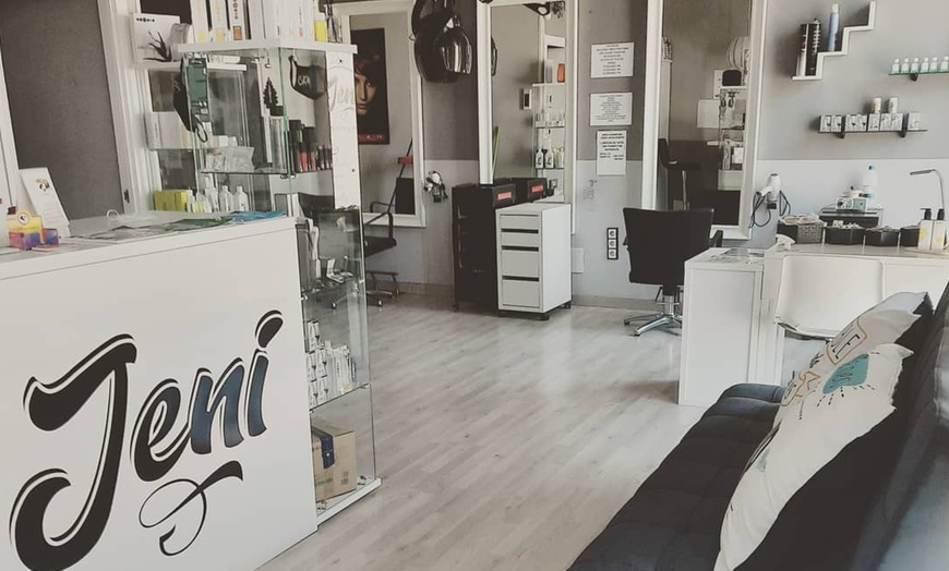 Image 2: Mirada definida y natural con micropigmentación de línea de pestañas