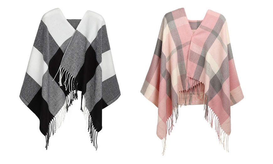 Image 12: Soft and Comfortable Tartan Tassel Scarf
