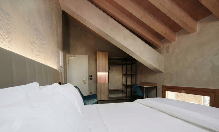 Image 14: Spiazzi: camera matrimoniale Standard con colazione e mezza pensione