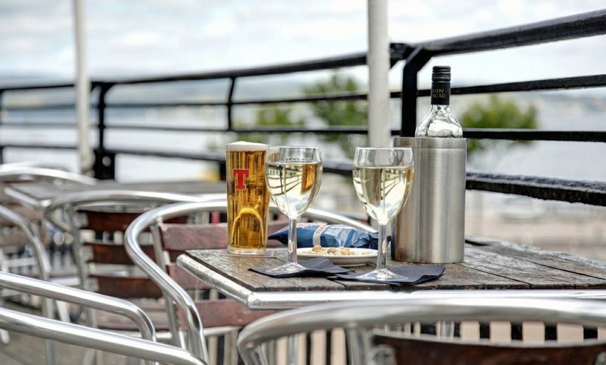 Image 3: Argyll: Double Room with Breakfast, 2 - Course Dinner 