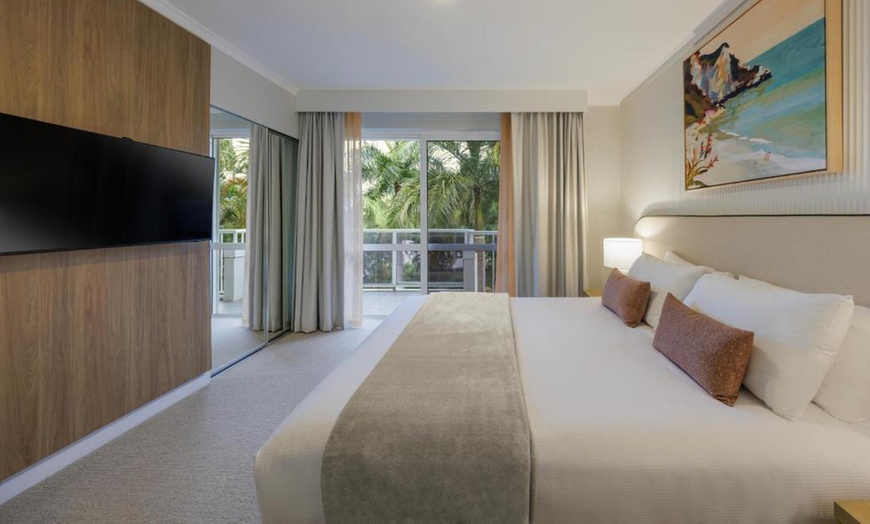 Image 3: Palm Cove Getaway: Two or Three-Bedroom Apartment with WiFi