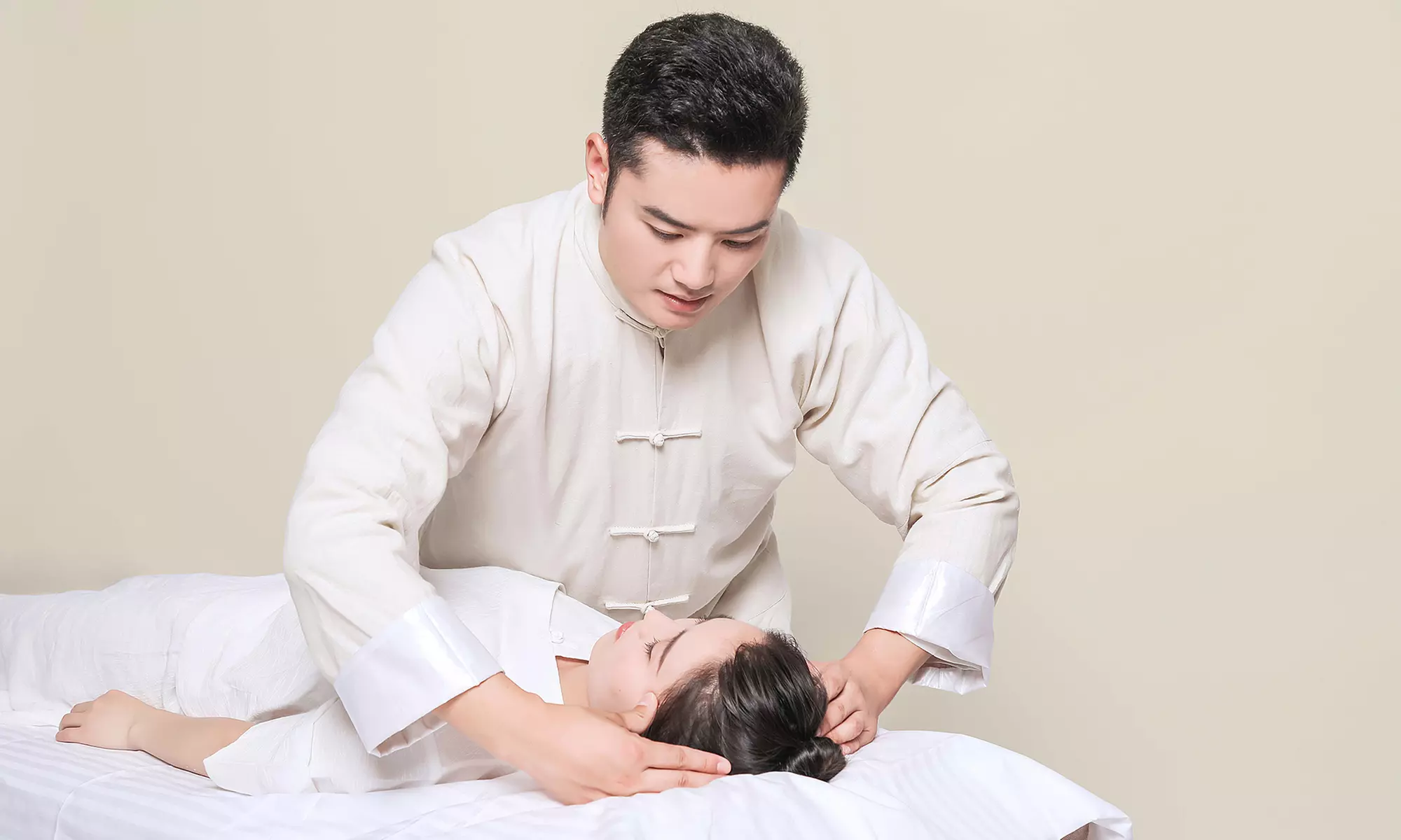 Massage Bliss: Solo & Couples Sessions for a Deep Relaxation! 