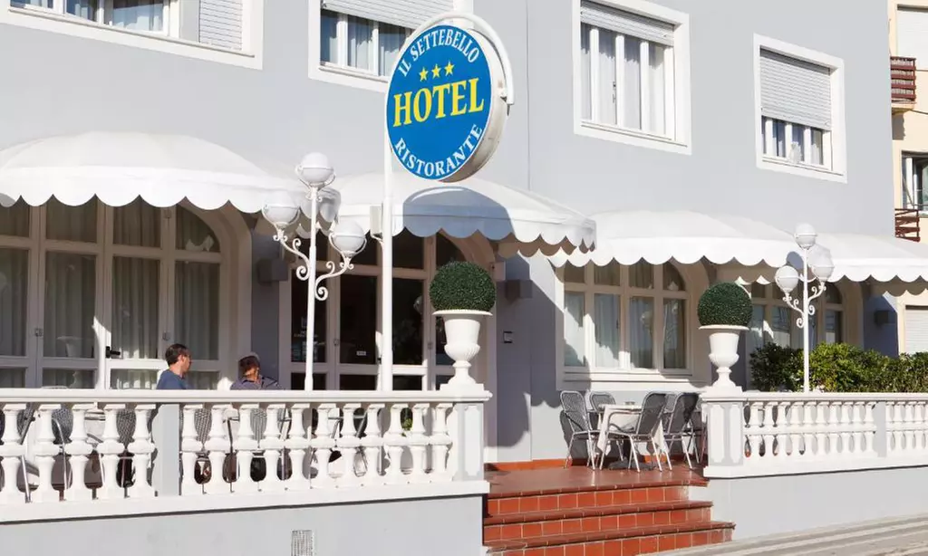 Marina di Cecina: 1, 2 o 4 notti per 2 persone in mezza pensione