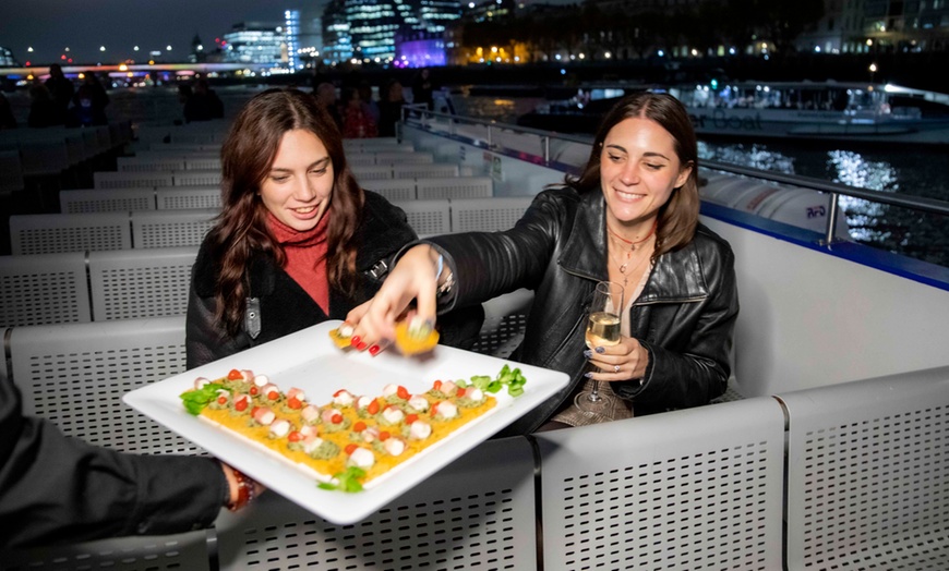 Image 14: London Lunch or Evening Cruise with Iconic Views & Live Entertainment